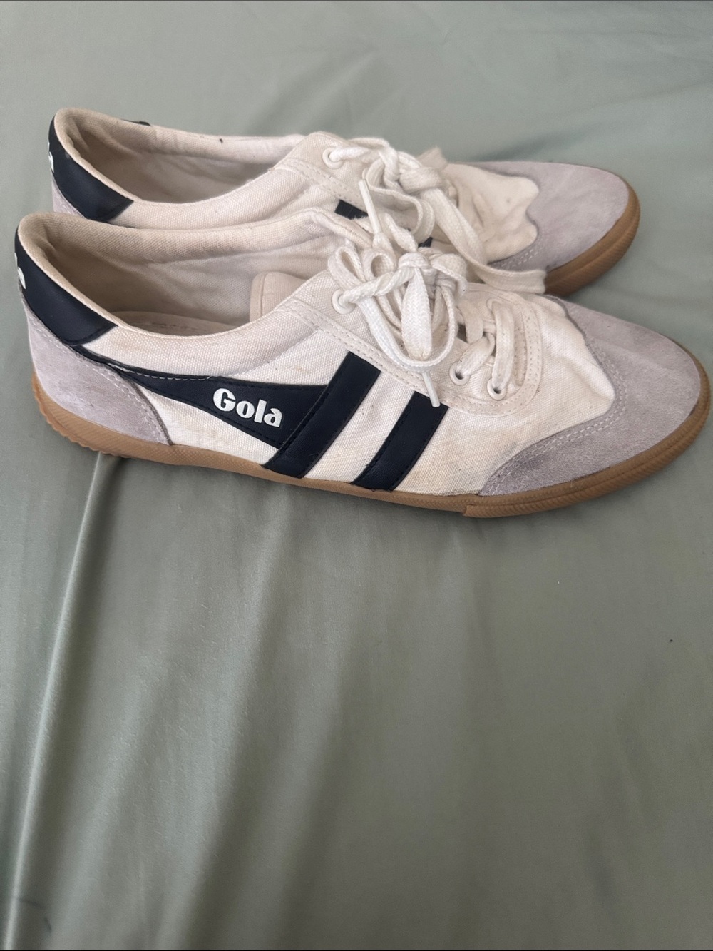 Gola women’s White & Navy Low-Top Sneakers